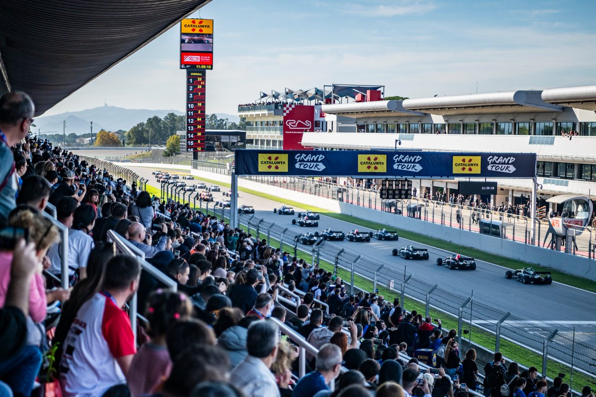 Un circuito de lujo, una afición increíble y los mejores certámenes: la mejor receta para el cierre de temporada #NAPARacingWeekend 🙌
👉racingweekend.rfeda.es