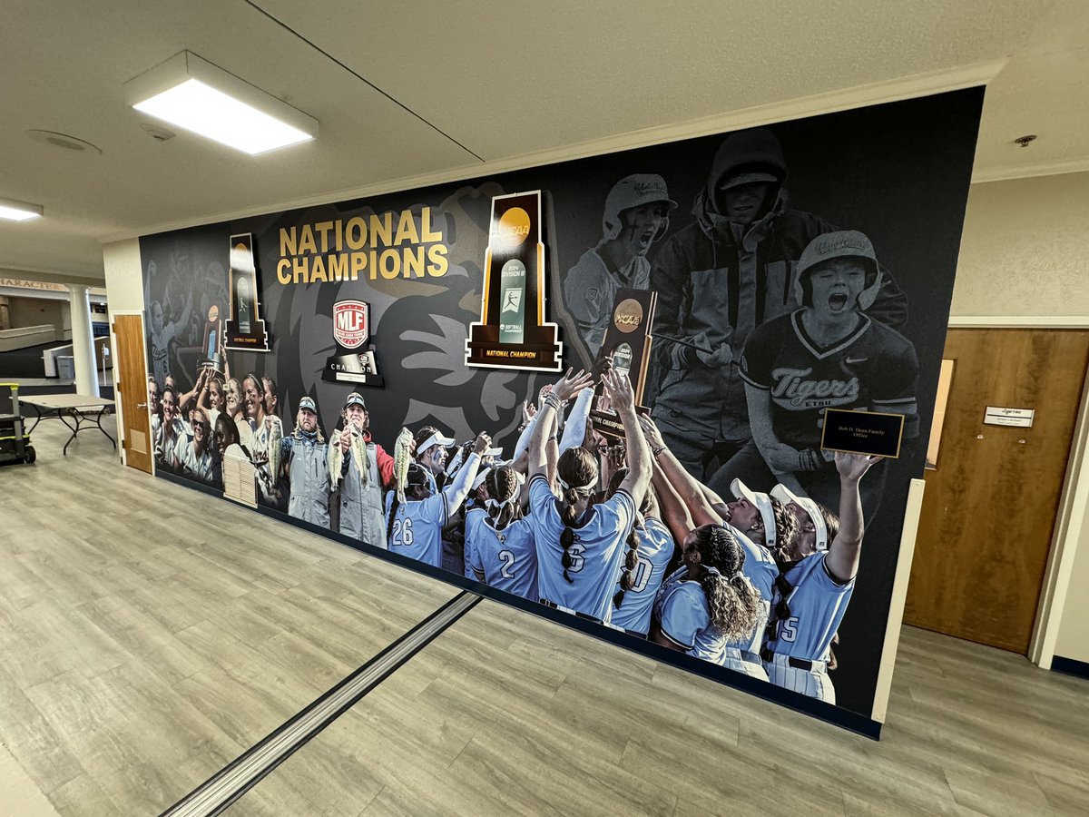 SIDesign & Printing LLC (@sidesignprint) on Twitter photo Wall wrap ✅
Replica trophies ✅
NATIONAL CHAMPIONS wall for <a href="/GoETBUTigers/">ETBU Athletics</a> ✅
#honorwall #etbu #dontsettleforplain #wallwrap #sportsdesign Wall wrap ✅
Replica trophies ✅
NATIONAL CHAMPIONS wall for <a href="/GoETBUTigers/">ETBU Athletics</a> ✅
#honorwall #etbu #dontsettleforplain #wallwrap #sportsdesign