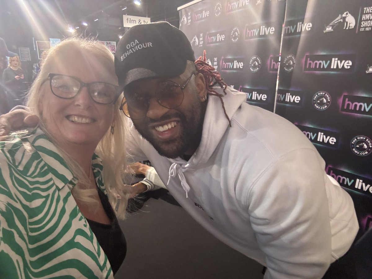 kazooks's tweet photo. @JLSOfficial @Oritse @MarvinHumes @AstonMerrygold @JBGill  15 years wait is over ❤️💛💚💙 tours, gigs, shows and now a signing. When mum meets JLS! https://t.co/lGNifGNmWT