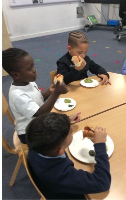 Roll up! Roll up! It's the BPA Goose Fair!
Year 1 had a fantastic start to the term by visiting the BPA Goose Fair. It was full of fun games, Hook-a-Duck and even pop corn from the pop corn machine! In the afternoon the children tasted hot dogs and mushy peas!