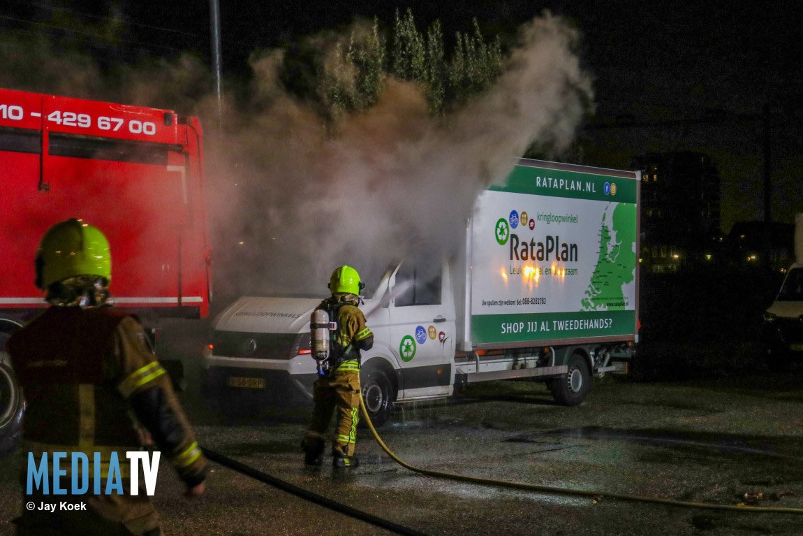 Bestelbus in brand op Industrieweg Maassluis