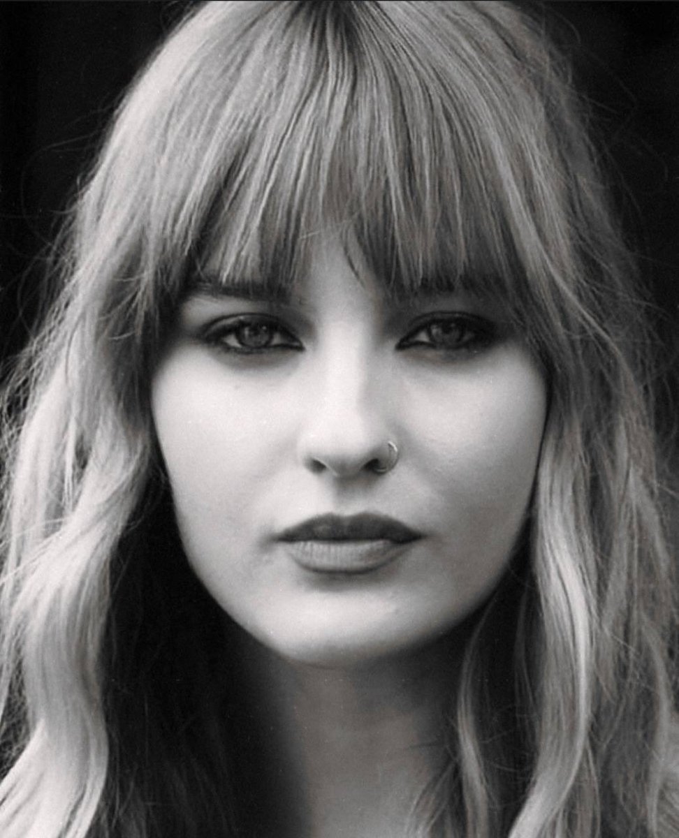 victoria de angelis tweet media