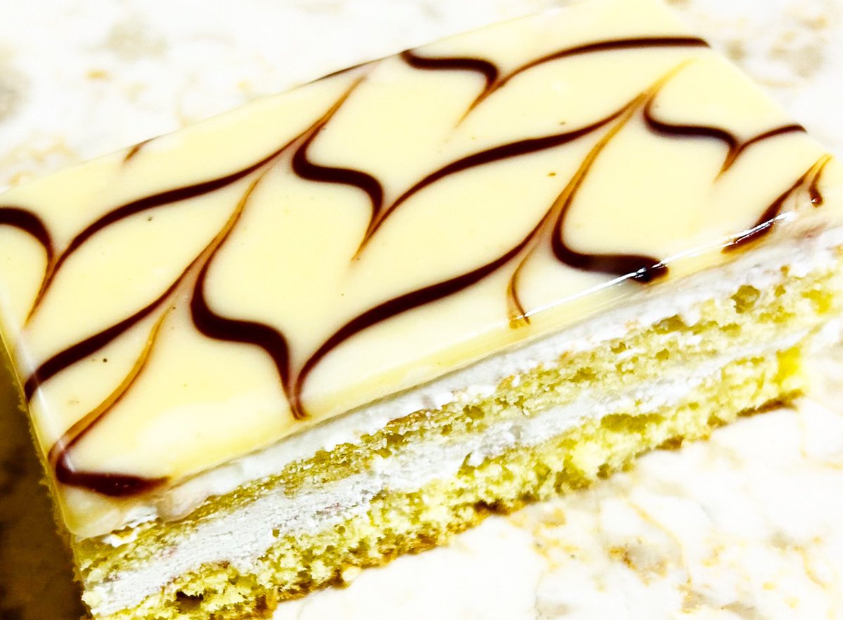 Manaminoo5's tweet photo. White Chocolate Ganache Gateau https://t.co/u66xOxPuOs
