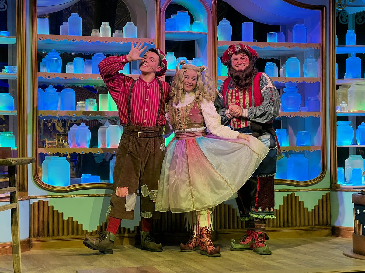 Had a wonderful time with Wish, Whittle &amp; Conker welcoming the small folk to the Toy Factory as the doors to Lapland reopened on Saturday✨🧸 

#LaplandUK