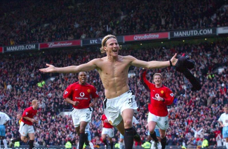 Diego Forlán:

"Joguei pelo Manchester United por 4 anos e nunca soube que havia outro clube em Manchester."