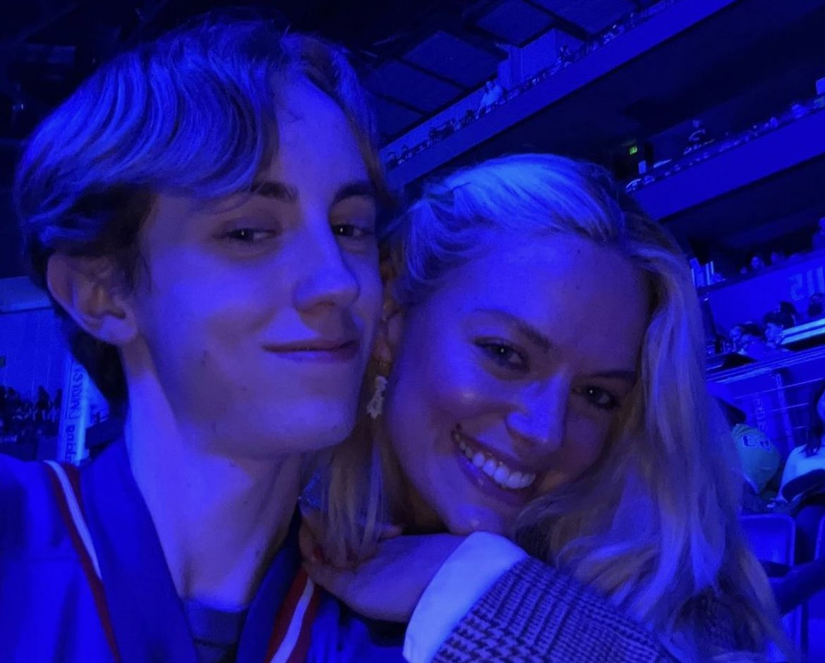 ELA!🫶😭

📲| Ashe (<a href="/ashemusic/">Ashe</a>) com um fã no show de Billie Eilish alguns dias atrás!! 

(via @/connormurphhy)