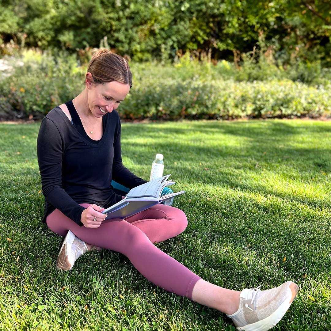 BehaviorShift's tweet image. ✨Change your life one day at a time! Our journal is designed with features to help you:

🔑Clarify Your Focus
⚡Boost Your Motivation
💡Gain Insight &amp;amp; Clarity
🧠Maintain Energy w/ Brain Breaks

Grab your copy today! a.co/d/hzIjcLf

#DailyShift #BehaviorShift #GoalGetter