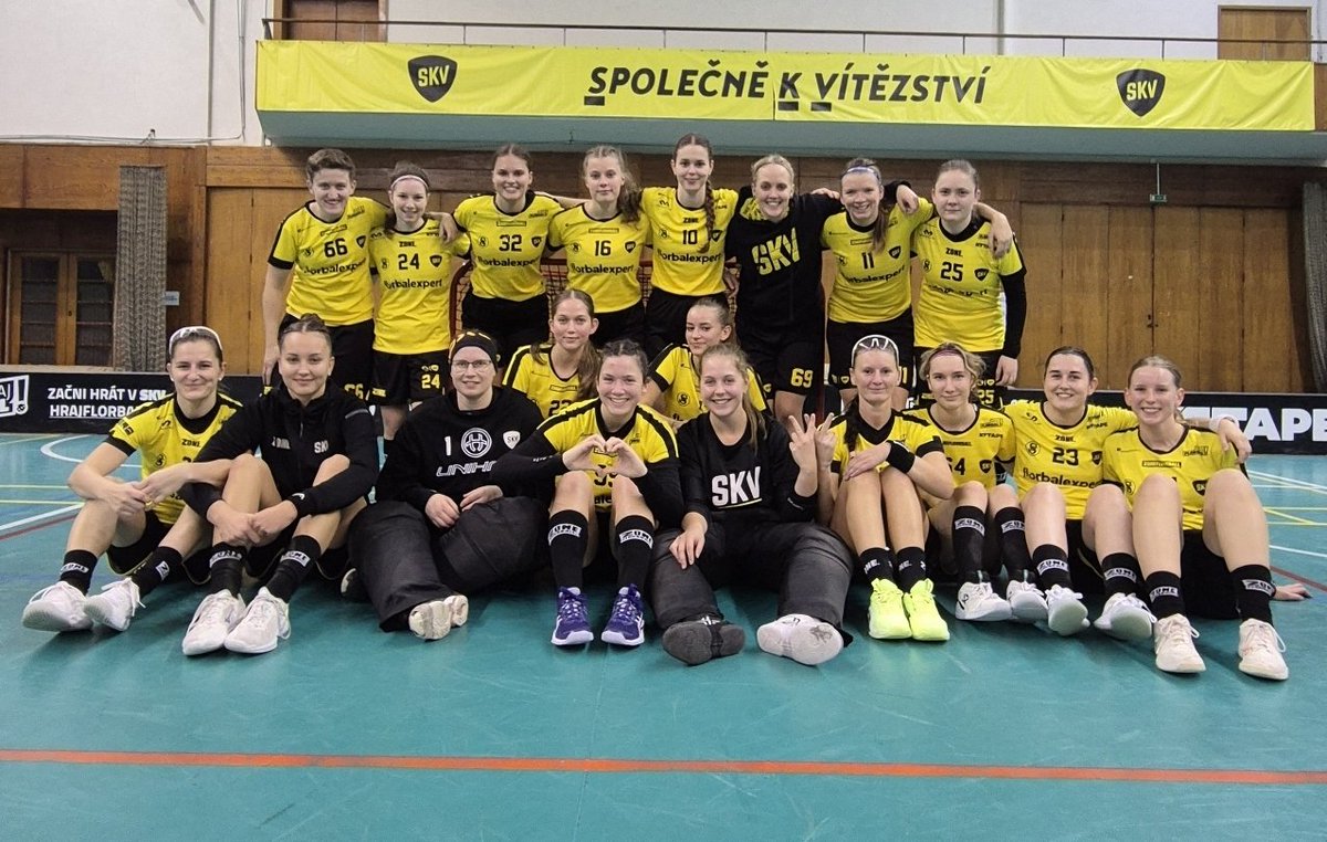 frantisekkovac's tweet photo. S oběma týmy z Českých Budějovic si #ZenyA @SKVflorbal o víkendu poradily výhrou za 3 body, celkem vstřelily 22 gólů. S předvedenou hrou hluboko pod naším letošním standardem ale spokojení nejsme. Příště budeme lepší!
#florbal #floorball #innebandy #salibandy #unihockey #SKVvalec https://t.co/XxECA5Wp66