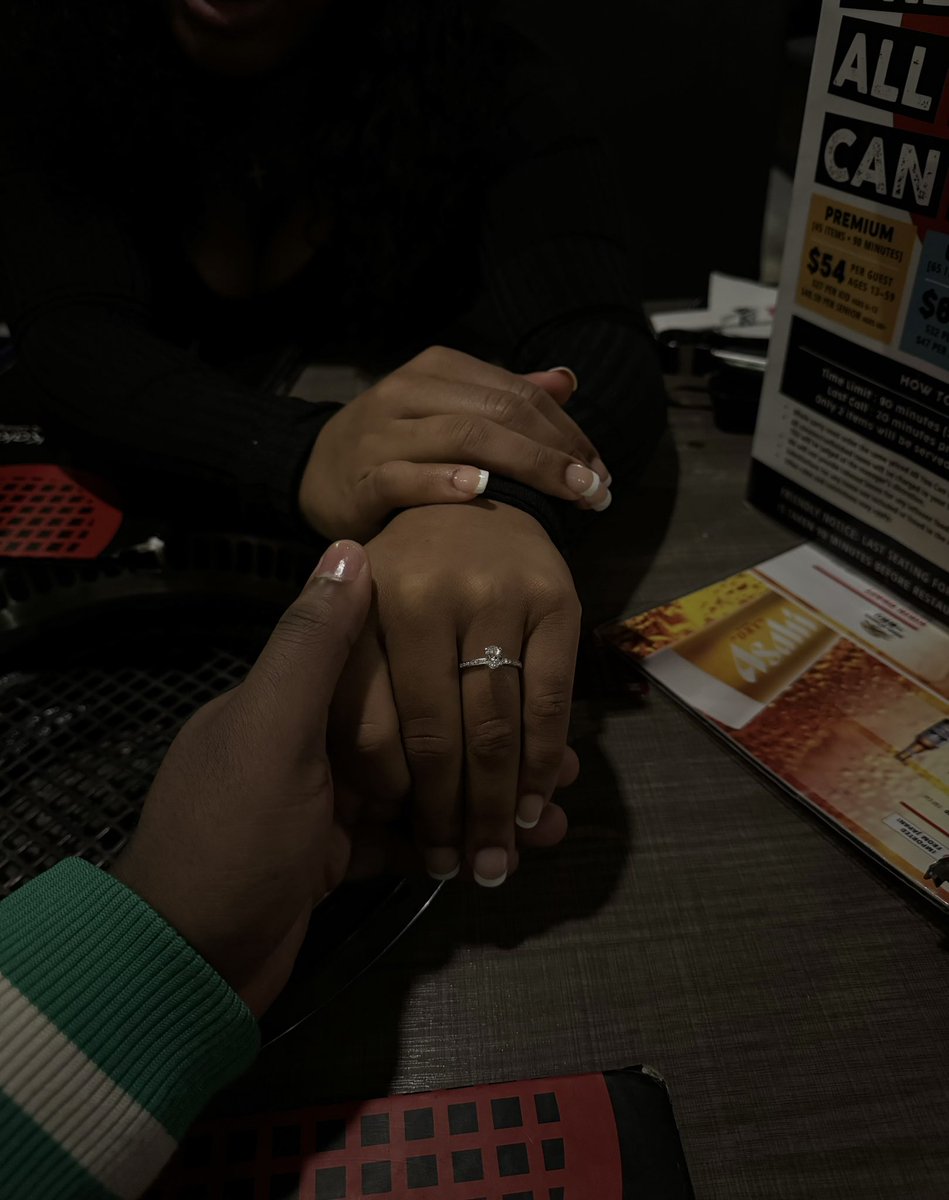 The best part of my day is teaching my little ones BUT NOW I finally get to have a little one of my own to teach🩵💙 And on that very same day , I also became a fiancée 🥺 2025 is going to be a great year. Cant wait to be a boy mom and wife