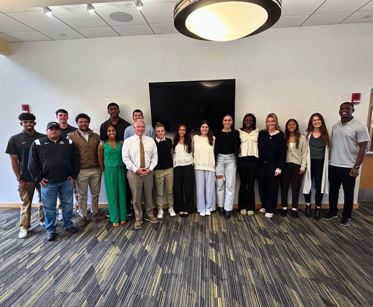 AppStateRISE's tweet image. Lunch with the AD ⭐️

Student-Athletes got to share experiences, memories, and discuss important topics with Athletic Director Doug Gillin. Grateful to have leadership that prioritizes knowing our student-athletes in a real way.