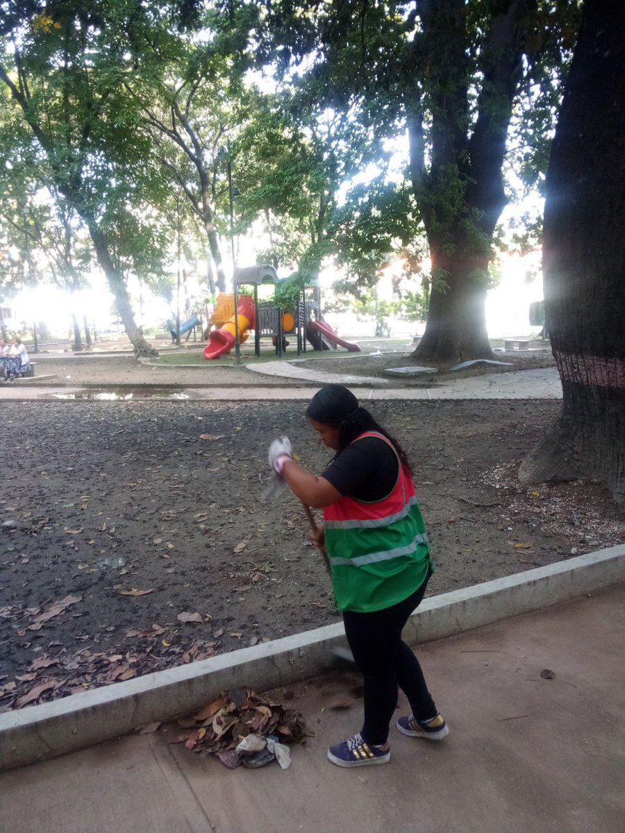 corpo_servicios's tweet photo. Limpieza de espacios públicos en #losProceres por #CSML para garantizar el buen gobierno de nuestro PTE @NicolasMaduro @gestionperfecta https://t.co/jM5NkInxuu