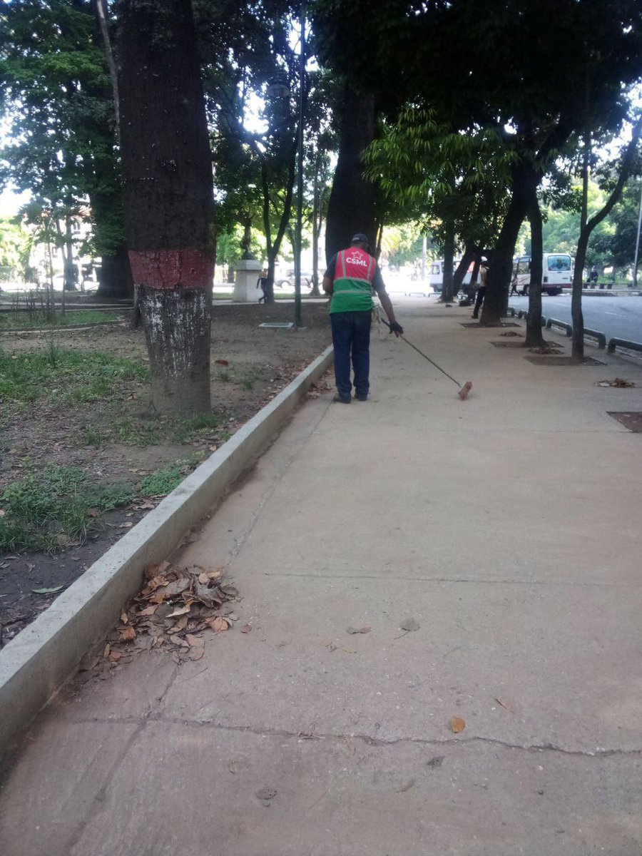 corpo_servicios's tweet photo. Limpieza de espacios públicos en #losProceres por #CSML para garantizar el buen gobierno de nuestro PTE @NicolasMaduro @gestionperfecta https://t.co/jM5NkInxuu