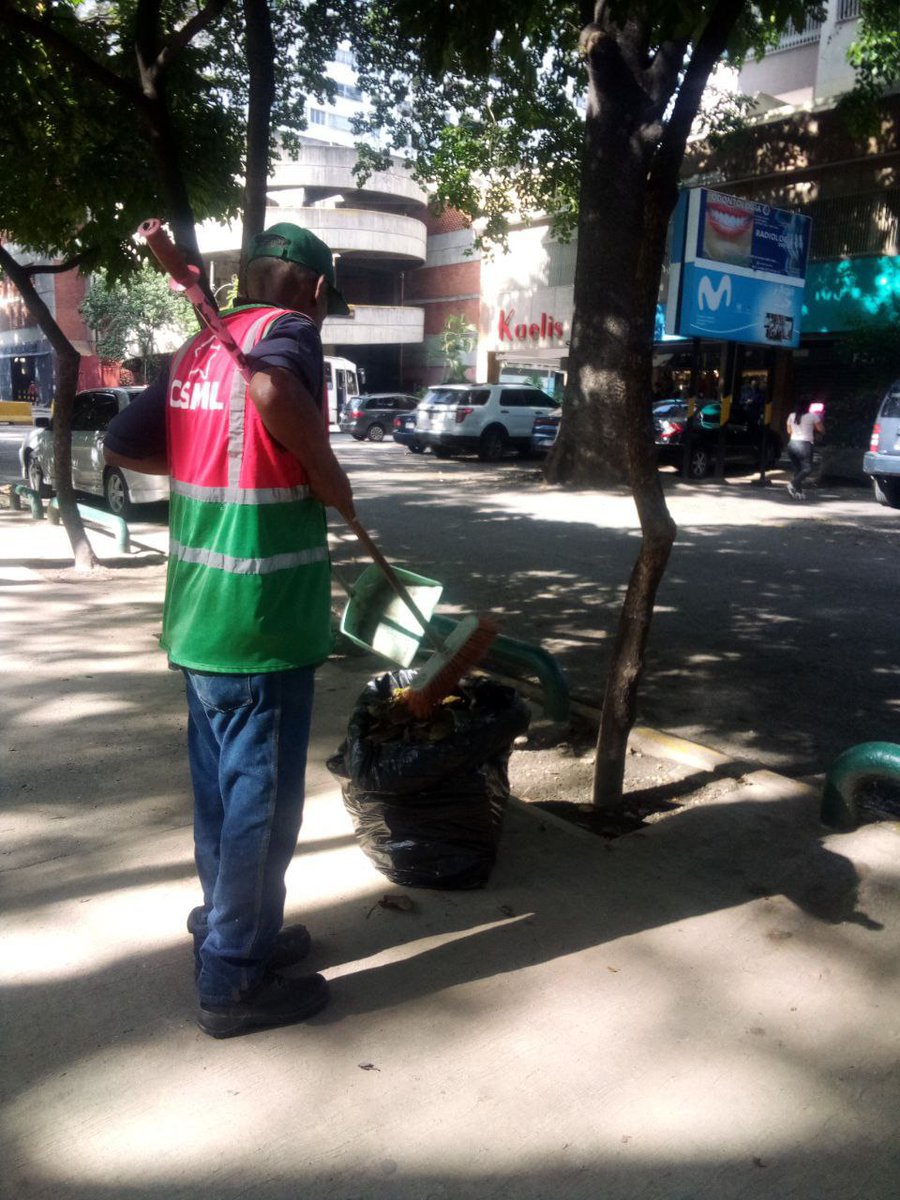 corpo_servicios's tweet photo. Limpieza de espacios públicos en #losProceres por #CSML para garantizar el buen gobierno de nuestro PTE @NicolasMaduro @gestionperfecta https://t.co/jM5NkInxuu