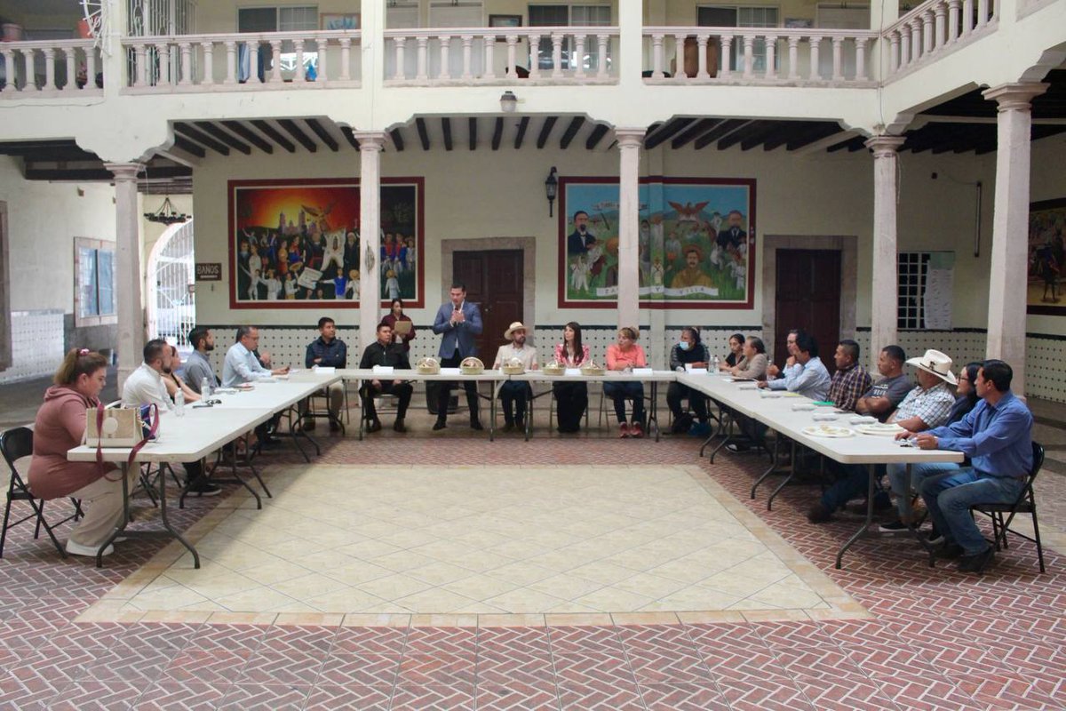 IMAIP_oficial's tweet photo. 🖊️Con el objetivo de seguir trabajando en fortalecer la cultura de la #Transparencia, la #PDP y el #DAI en el Estado, se celebró la firma de Convenio de Colaboración en materia de capacitación entre el Gobierno Municipal de Huaniqueo, Michoacán y el #IMAIP.
#InformaciónEsPoder⚡️ https://t.co/CTUtzRTILa