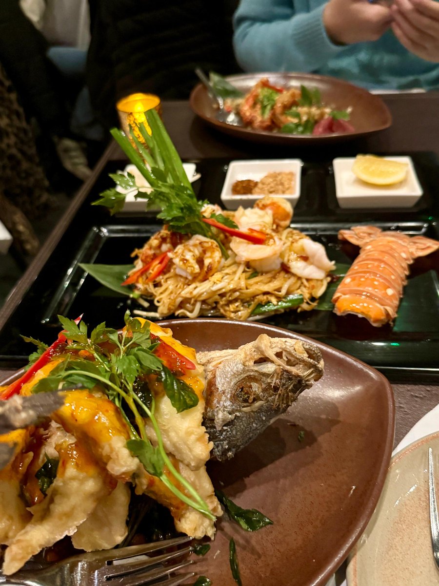 KfteK's tweet image. Enjoy every moment of life with delicious food in front of you! 🍽✨