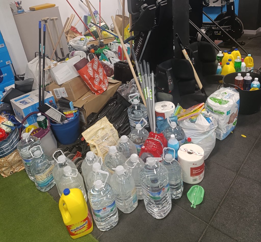 No tenemos palabras para agradeceros a todas y cada una de las personas que os pasasteis por nuestro puesto en Fondo Norte para colaborar con suministros o económicamente con los damnificados y afectados por la DANA.

En más o menos cantidad, todos juntos.

¡Mil gracias!