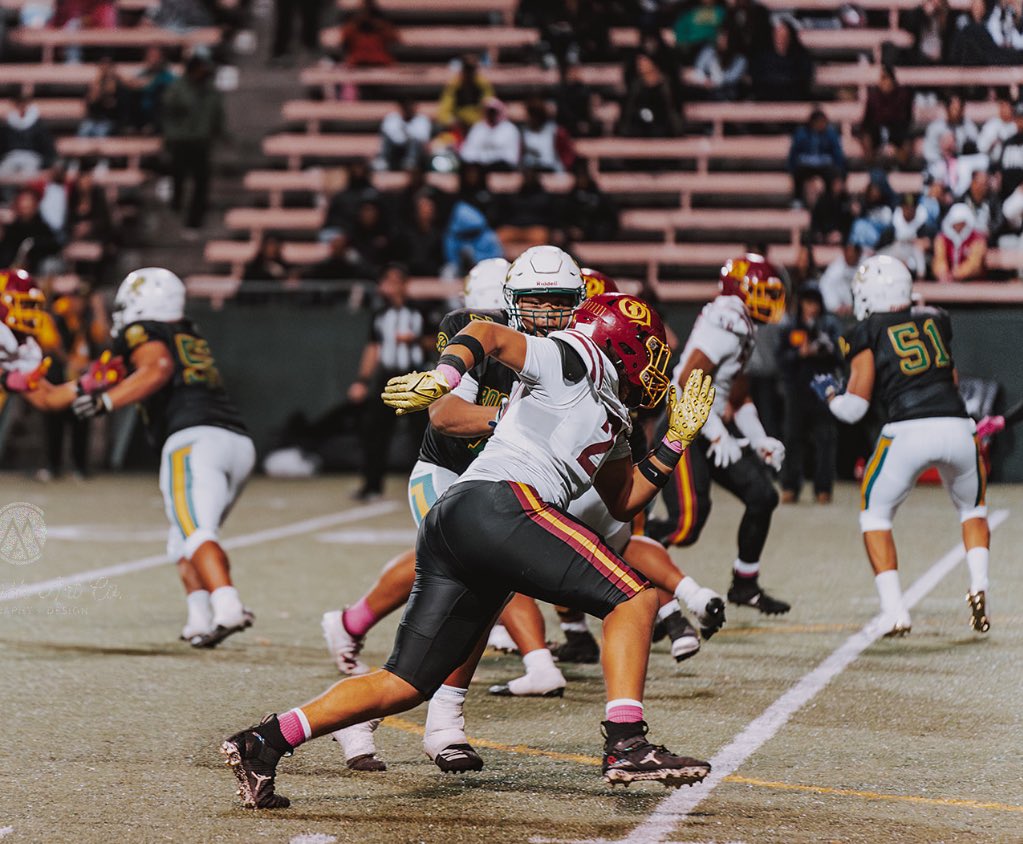 Blessed to be named 1st Team All-Metro Defensive End as well as Defensive Lineman of the Year! AGTG✝️ #JobsNotFinished #Rollirish☘️ 
<a href="/ODeaAthletics/">O'Dea Athletics ☘️</a> <a href="/BrandonHuffman/">Brandon Huffman</a> <a href="/TFordFSP/">Tracy Ford</a> <a href="/DomSkene/">Dominick Skene</a>
