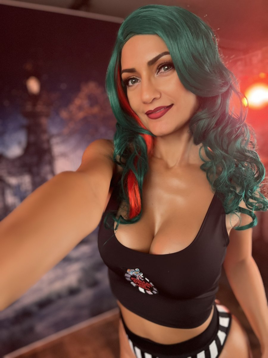 Ivy Cosplay tweet media