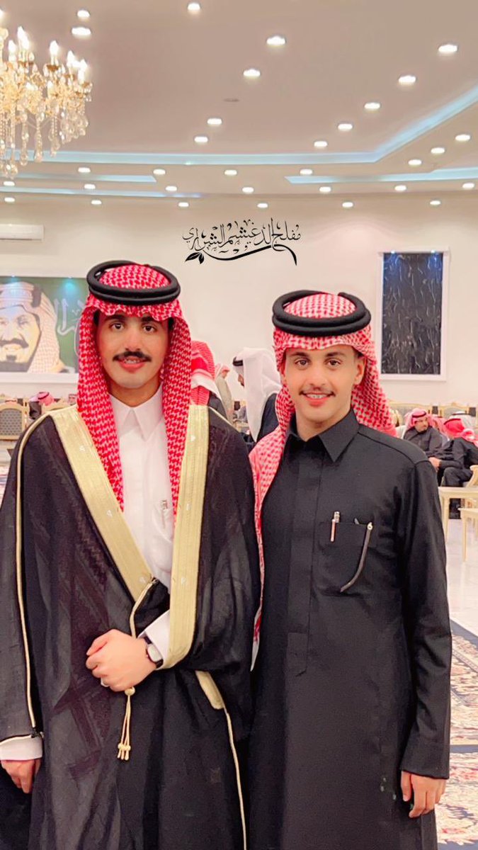 Lafi_Almzwedi's tweet photo. “زفاف سيف بن غازي: ليلة فخر وكرم"

في ليلة من أجمل ليالي العمر، اجتمع الأحبة والأهل للاحتفال بزواج الشاب سيف بن غازي دلي المزودي من كريمة خلف هزاع بشير الهلوع، في حفل مهيب جمع بين الأصالة والكرم وعكس أبهى صور الترابط والمحبة. لقد كانت ليلة استثنائية بكل معانيها، تميزت بحسن التنظيم وكرم الضيافة الذي يعكس روح العطاء وحفاوة الاستقبال التي لطالما عرف بها أبو سيف، غازي دلي المزودي وعائلته الكريمة.

منذ اللحظة الأولى، شعر كل من حضر وكأنه بين أهله، بفضل ما أبدع فيه أبو سيف وأفراد عائلته من حسن الضيافة وحرارة الترحيب، حيث غمروا ضيوفهم بكرم لا حدود له وحفاوة لا تُنسى. الأجواء كانت مفعمة بالألفة، وتألقت قاعة الاحتفال بديكورات راقية أضفت عليها طابع الفخامة، لتعكس رقي العائلة وذوقها الرفيع في أدق التفاصيل.

ولا يسعنا إلا أن نعبر عن فخرنا واعتزازنا بما شهدناه من تنظيم رائع وترتيب مميز، في حفل حمل في طياته رسالة تقدير وحب لكل من حضر. تجسدت في هذه الليلة أسمى معاني الوفاء والترابط العائلي، ليبقى صداها محفوراً في ذاكرة الجميع.

ألف مبروك للعروسين، ونسأل الله أن يجمع بينهما في خير، وأن يرزقهما حياة مفعمة بالسعادة والتوفيق، وأن يديم على عائلتي آل المزودي وآل الهلوع الأفراح والمسرات.

#زفاف_سيف_بن_غازي
#آل_المزودي
#آل_الهلوع
#ليلة_البهاء