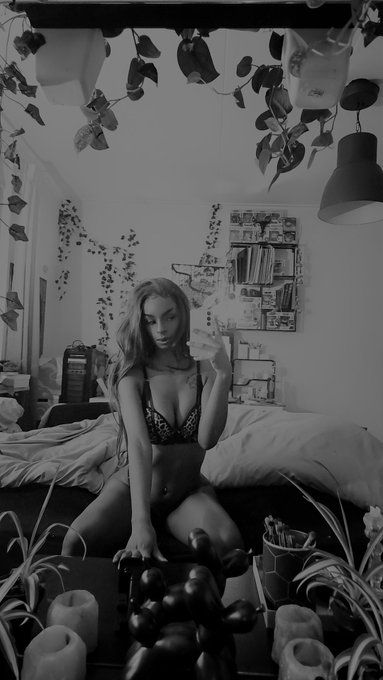 Een nieuwe week betekend een nieuwe tikkie link en wat zijn ze weer lekker gretig vandaag.  En nu netjes<a href="/tag/paypig"class="tags"><span>#paypig</span></a><a href="/tag/worshipme"class="tags"><span>#worshipme</span></a><a href="/tag/financialdomme"class="tags"><span>#financialdomme</span></a>
