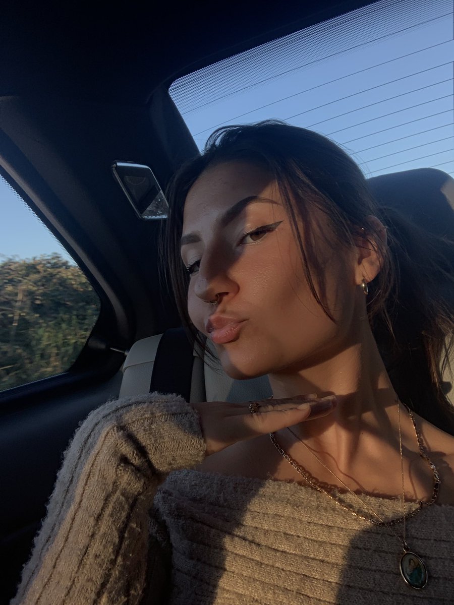 OnlyMegsxx's tweet photo. was a sunny day✨

#feetworshi̇p • foot fetish • custom pics &amp; videos • wrinkly soles • cute feet  • soft soles • foot &amp; body worship • socks • heels • goddess • brunette • goddess • cuckold • humiliation https://t.co/DTFepiUl2A