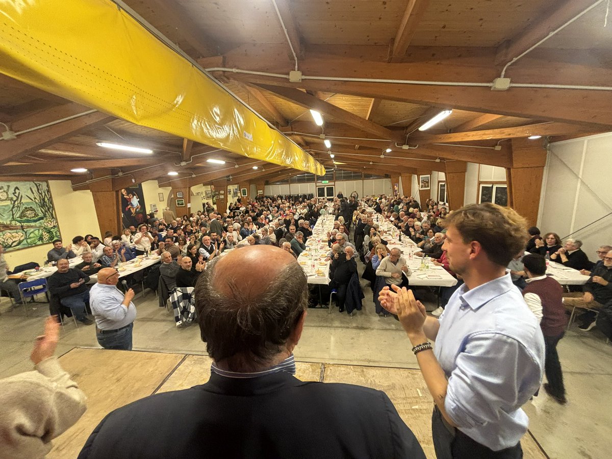 pbersani's tweet photo. Perugia. Siamo questi qua, cara Meloni. Sappiamo di dover recuperare nel rapporto col lavoro, con le persone più in difficoltà. Ma non azzardarti a farci la predica, perché il tuo Bucci l’88 per cento lo ha preso a Portofino non a Sampierdarena. 1/ https://t.co/0V3upFKeu9