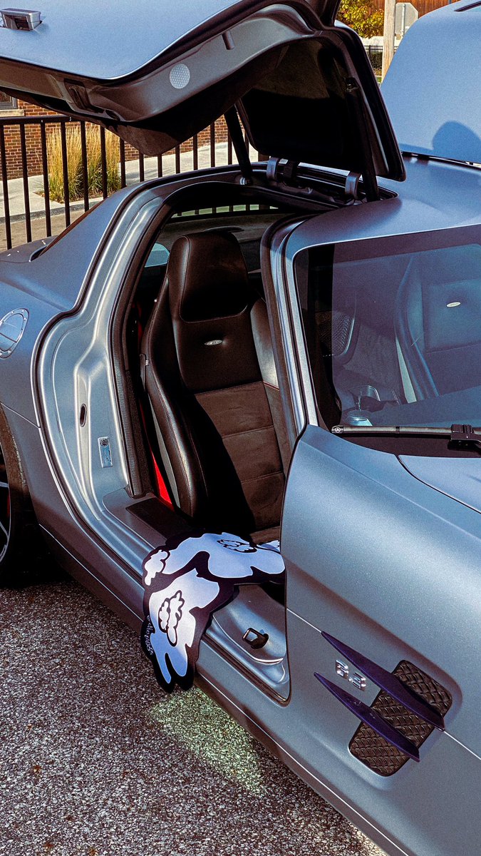 *plays MoNeY HaPpInEsS*