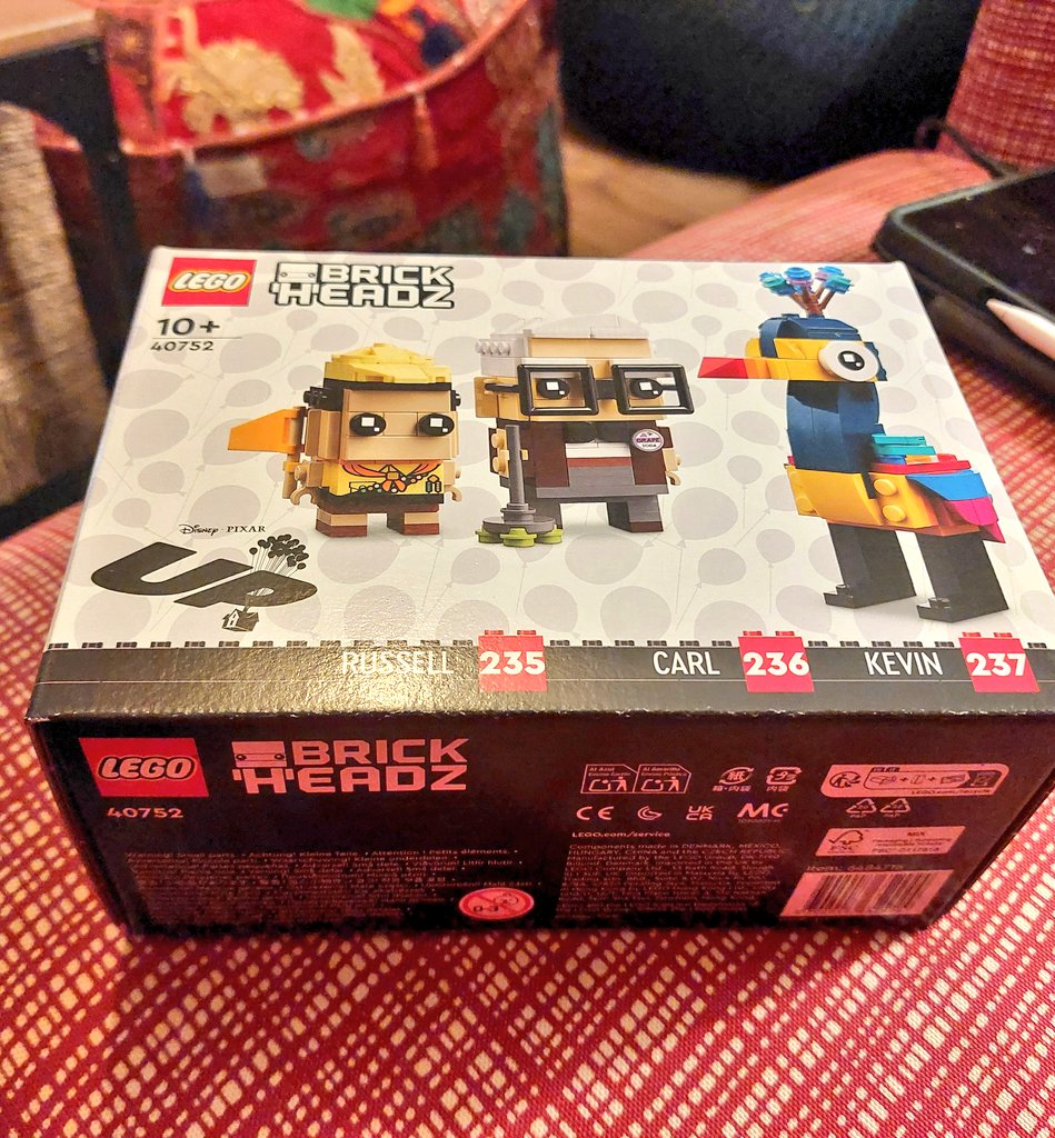 Next up, deel twee van hun fantastische cadeautjes! 

Dit is de derde set van Lego waaraan ik begin &amp; ik voel hier een nieuwe hobby aankomen *portemonnee gilt op achtergrond*.