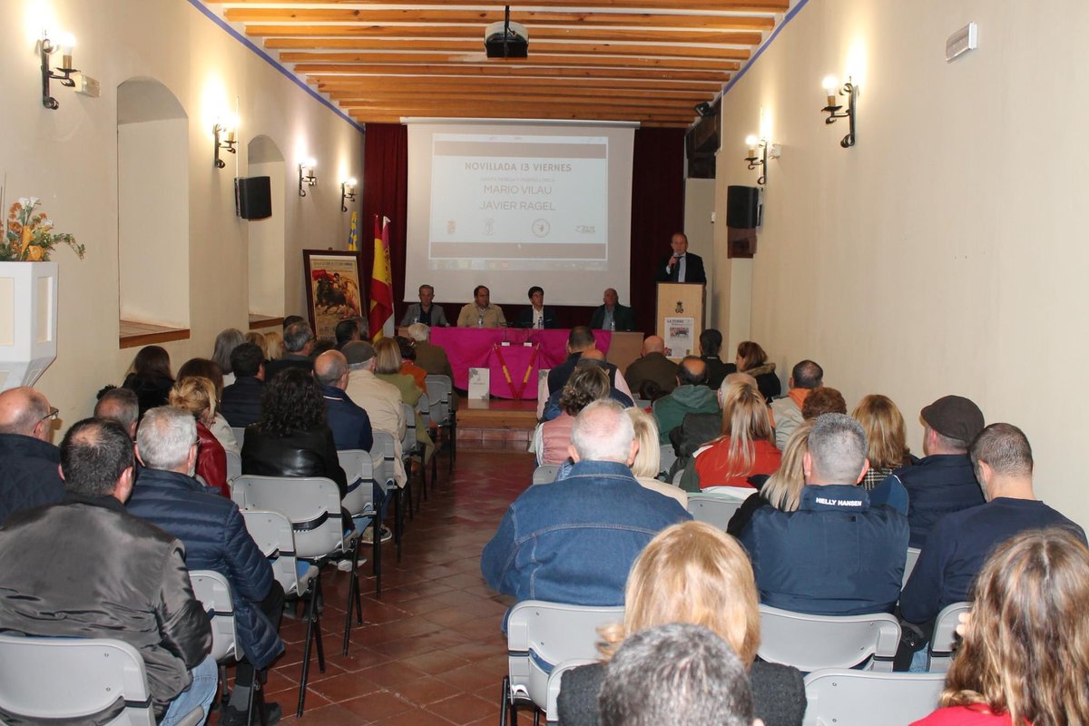 🏆 Nuestro alumno Santiago López-Ortega ha recibido el trofeo Domingo Ortega como triunfador de la feria de La Torre de Esteban Hambrán.

Estuvo acompañado en la localidad toledana por nuestro director artístico, Luis Miguel Encabo.