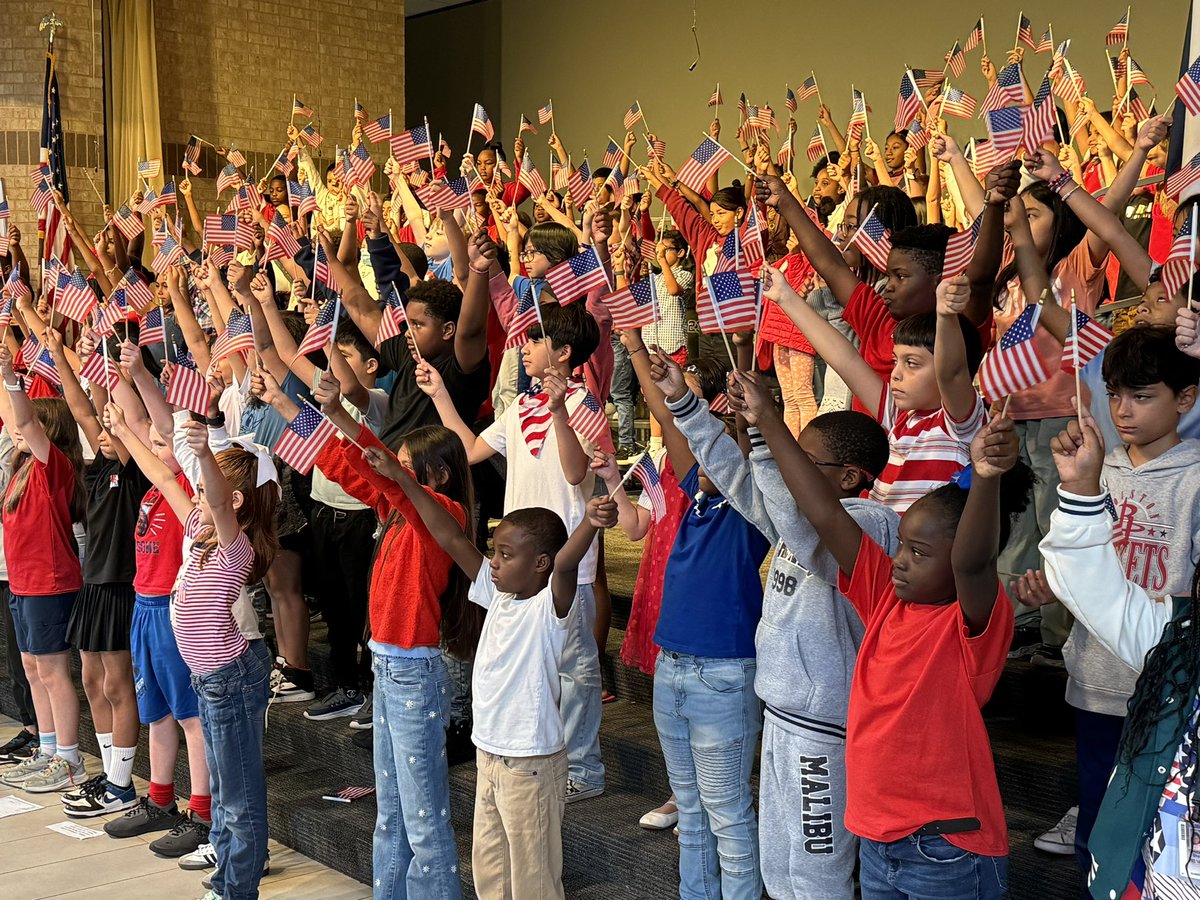 gracesimonmusic's tweet photo. Happy Veterans Day! @BangElementary @susan_bolado @CFISD_FineArts https://t.co/kW39BCJWLb