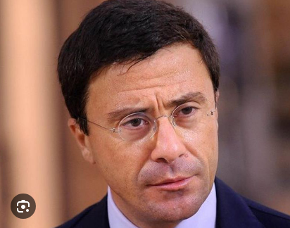 UGirovago77000's tweet photo. Bocchino:
Al sindaco di Bologna bisogna ritirare la fascia
Questo è proprio uno sciacallo affamato!!! https://t.co/KoGsIX66uC