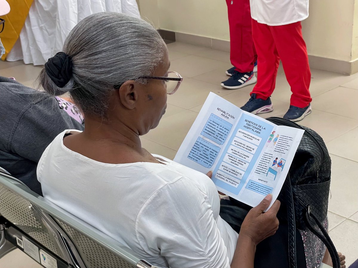 HGMonteSinai's tweet photo. #ElNuevoEcuador | Resaltamos la importancia de la rehabilitación hospitalaria en salas de espera de @Salud_Ec. Fisioterapeutas mencionaron el impacto de estos programas en la recuperación de los pacientes. 🏥💪

¡Seguimos promoviendo la salud y el bienestar en la población! https://t.co/2Fgoar9Owy