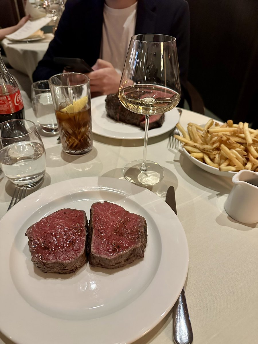 Tris Siam tweet media