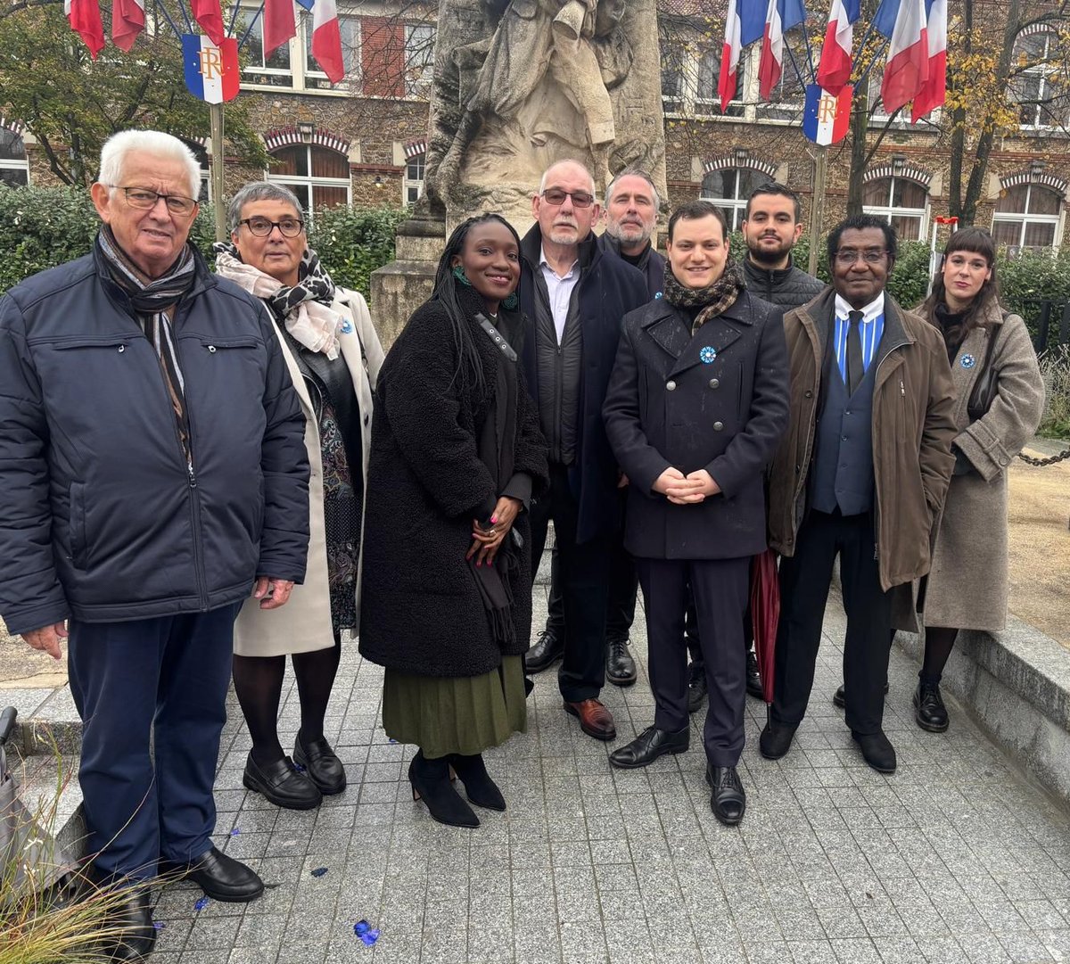🇫🇷 #11Novembre : en mémoire de celles et ceux qui ont sacrifié leur vie pour notre liberté. Ce moment nous rappelle l’importance de la #paix et de la #solidarité, en particulier dans la période que nous vivons.
Continuons à construire un avenir solidaire pour <a href="/Rosny_sous_Bois/">Rosny-sous-Bois</a>