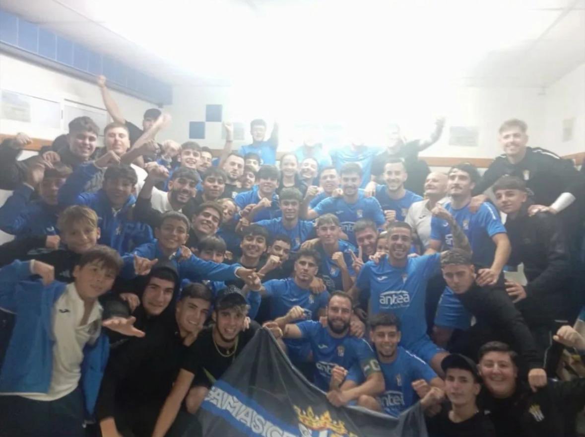 CamasCF's tweet photo. 💙 No hay palabras para describir lo que vivimos ayer en nuestro estadio, juntos hasta el final!!!
💪SOMOS COLÍDER DE LA CATEGORÍA!!!
💙GRACIAS MAREA AZUL, GRACIAS AFICIÓN!!!💙

#97añosdehistoria
#lahistorianosetoca https://t.co/3MzmKX4WZ2