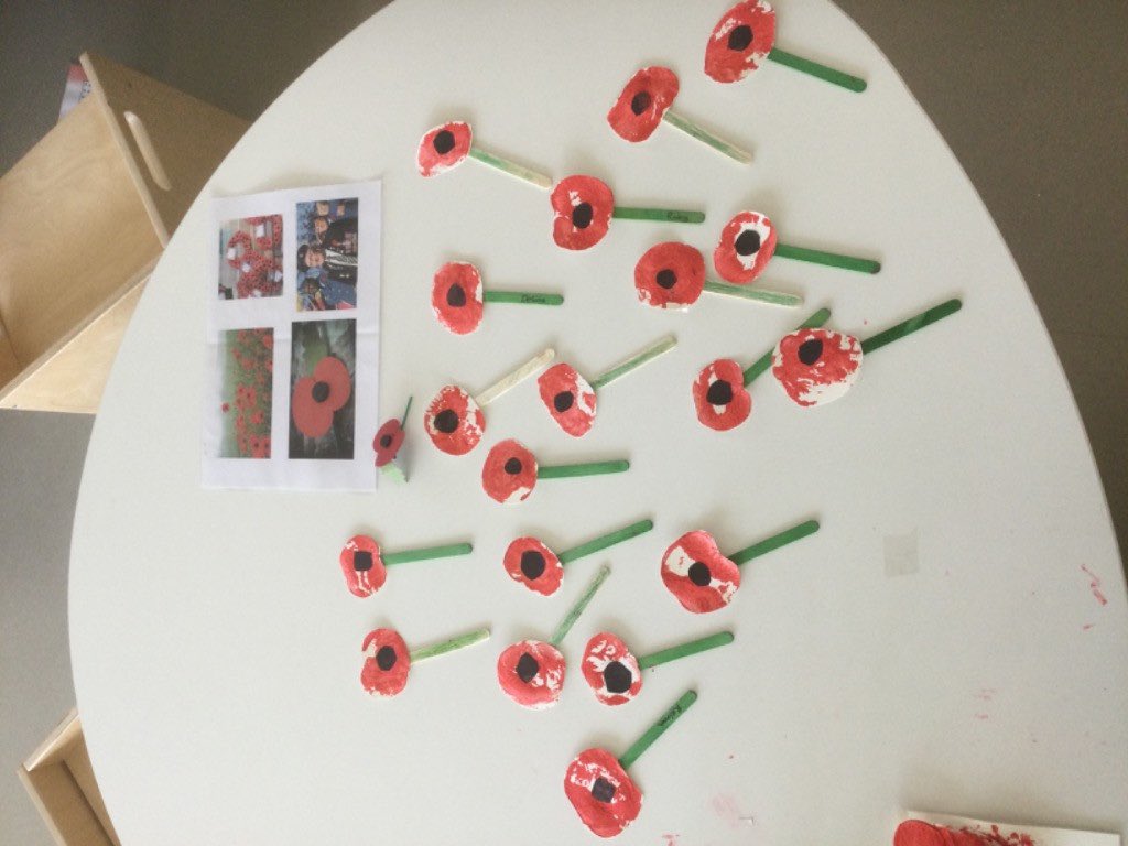 SuttonHighEYFS's tweet image. We have been learning about Remembrance Day and EYFS observed a 2 minute silence with the whole school. @SuttonHighGirls @GDST