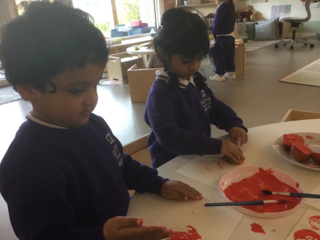 SuttonHighEYFS's tweet image. We have been learning about Remembrance Day and EYFS observed a 2 minute silence with the whole school. @SuttonHighGirls @GDST