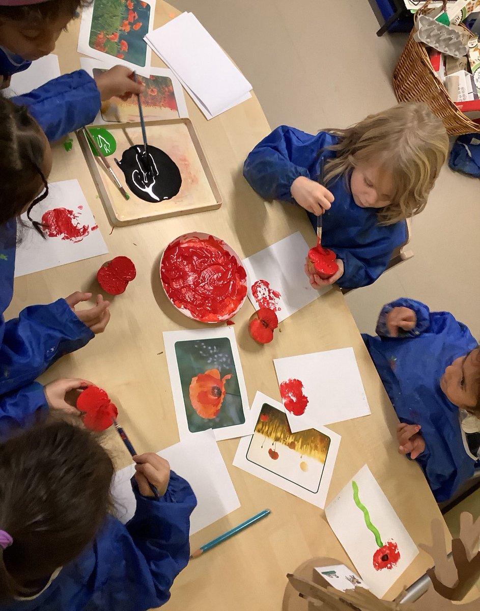 SuttonHighEYFS's tweet image. We have been learning about Remembrance Day and EYFS observed a 2 minute silence with the whole school. @SuttonHighGirls @GDST
