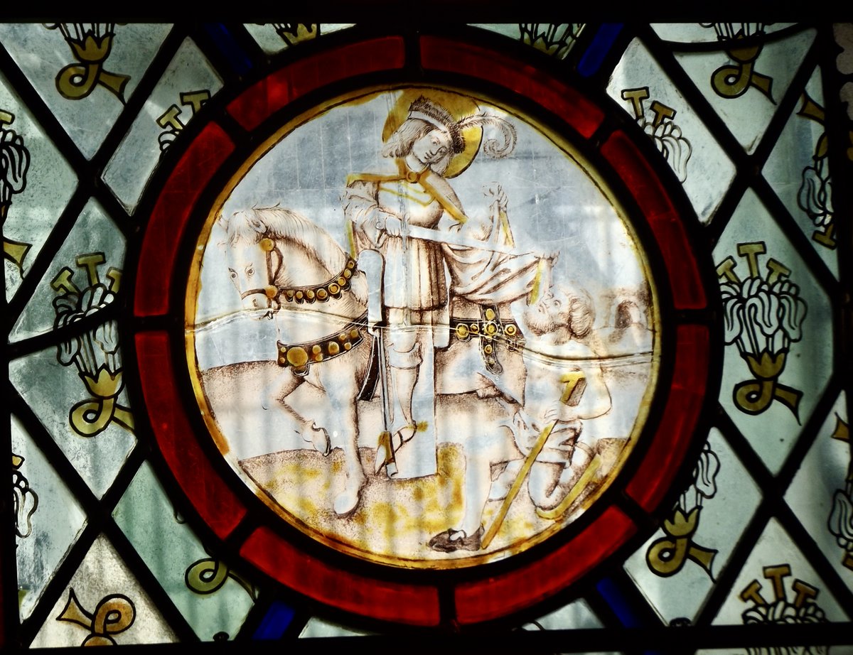 PosyHill1's tweet photo. Happy #Martinmas 🍷
St Martin shares his cloak with a beggar before trotting back to camp to taste the first wine of the season🍷
C16-17 #stainedglass Netherlandish medallion, Christ Church, Llanwarne. https://t.co/5TYOgKs3kb