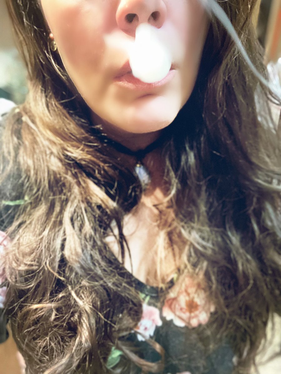 R_Queen88's tweet photo. #StonerDaze #weedhelps #weedlife #weedwife #THC #Mmemberville feeling the #Vibe today y’all! Getting the outside pets fed, watered and new hay bedding and the husband is making some amazing chili after words!! Damn good #day all thank to #Veterans that made it possible. #Thankyou https://t.co/sxuboWRjdy