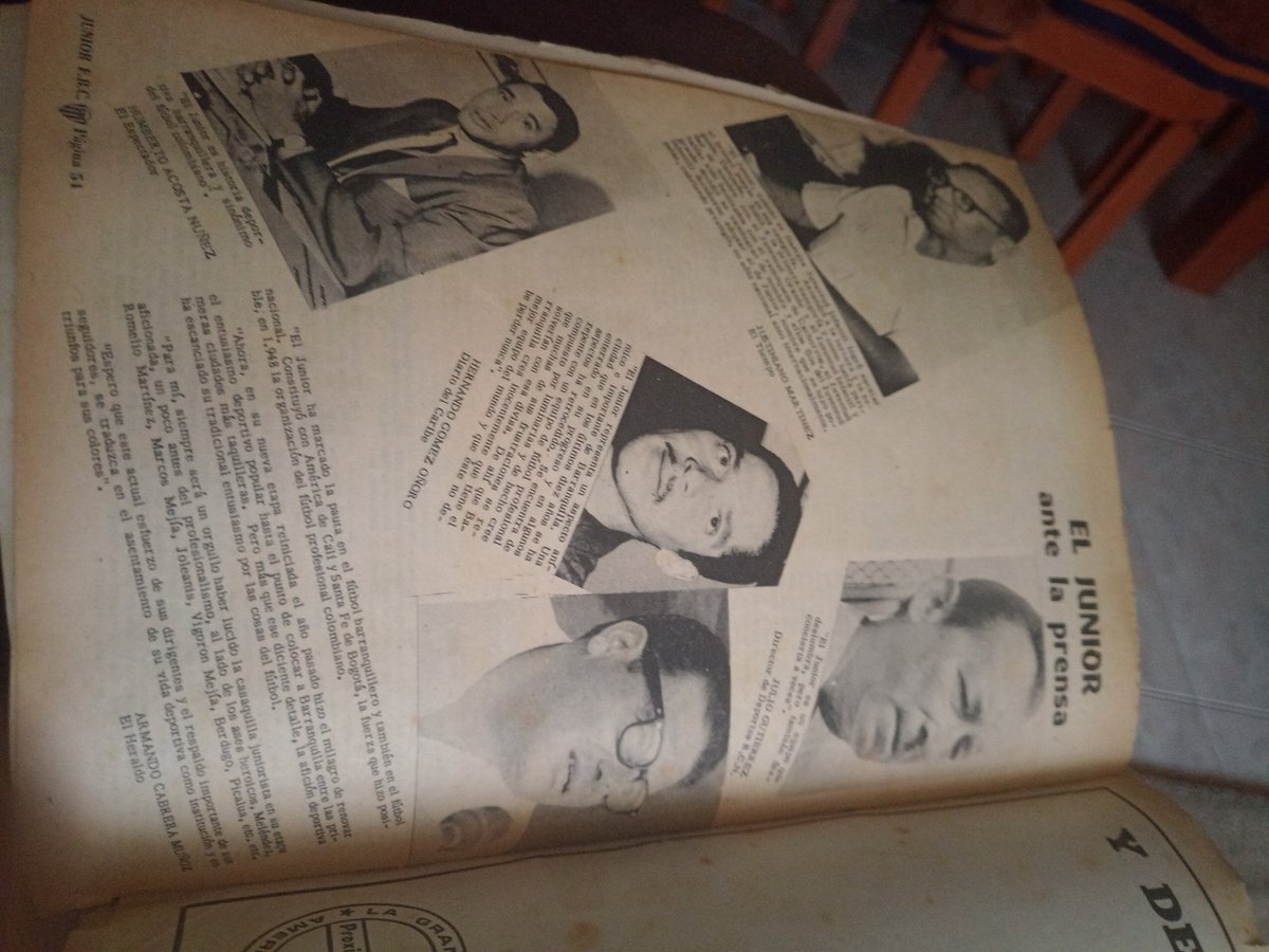 fabionhoejc's tweet photo. @JOSEHUGOILLERA José Hugo algún coleccionista interesado en una revista del junior del 67.. https://t.co/8gja40iHed