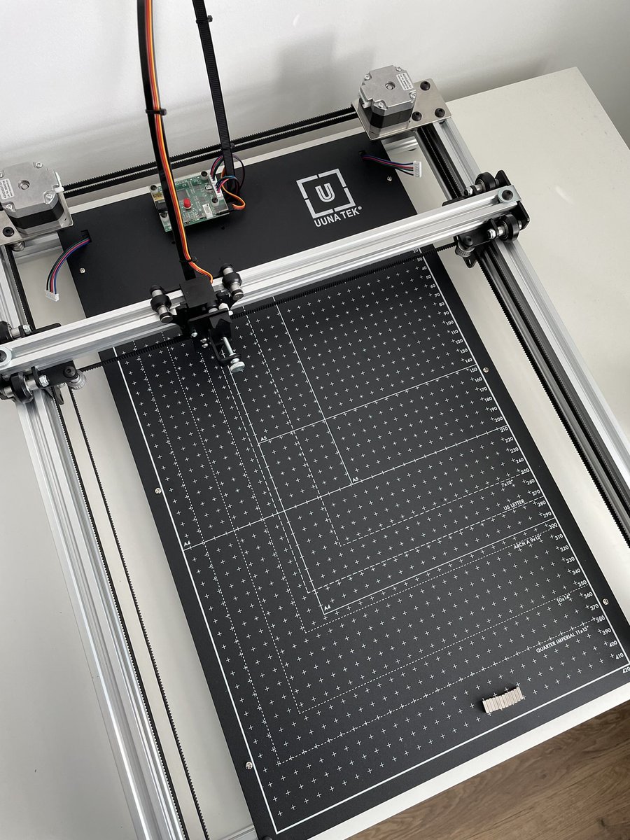misha_studio_'s tweet image. Say hello to my first plotter! @uunatek #plotterart #creativecode