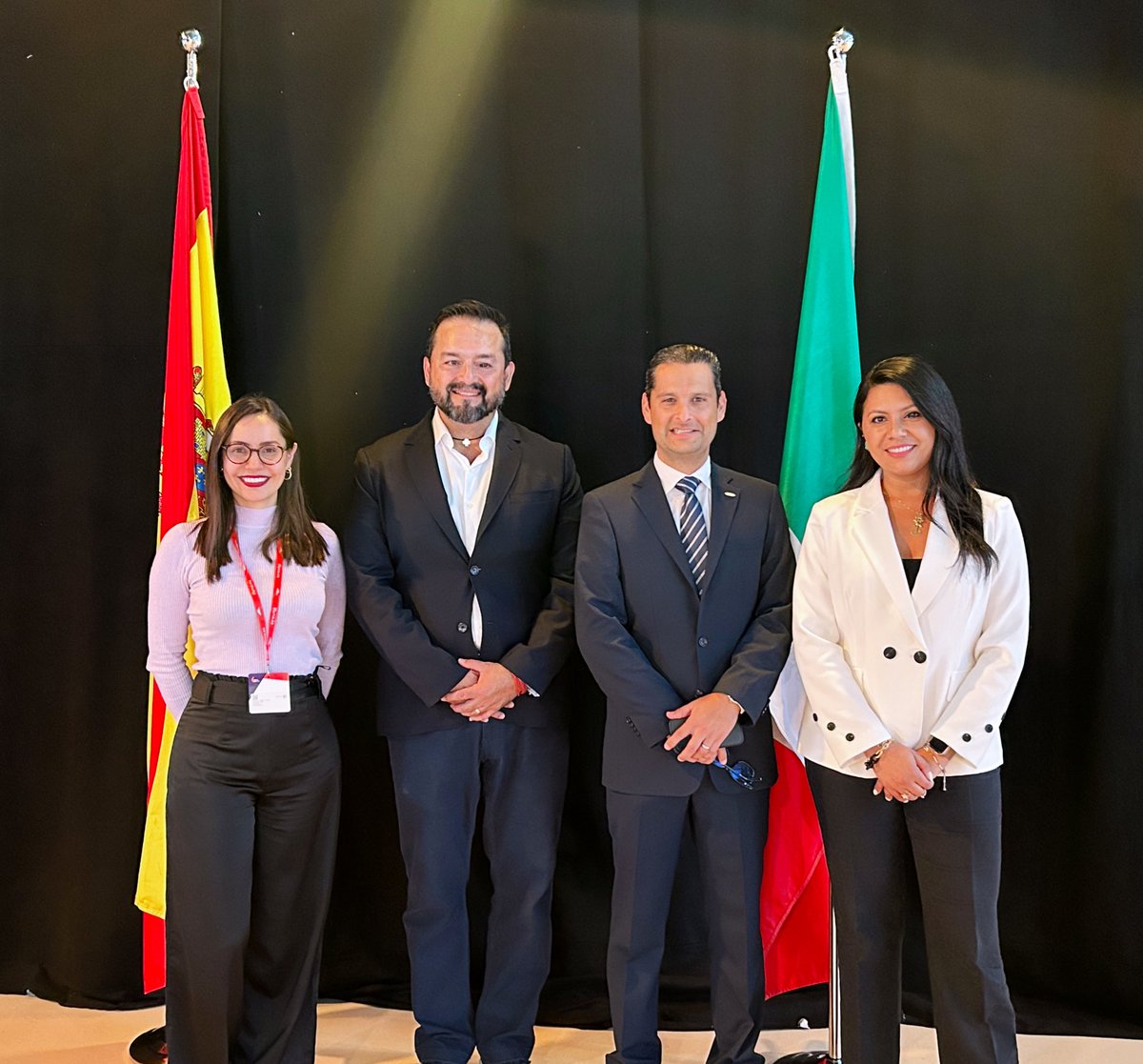 paminagonzalez's tweet photo. #Construtec2024 | Fortaleciendo relaciones Colombo-mexicanas del sector construcción en @Construtec_ 🇪🇸

Ha sido un placer conocer y hablar con @cmicjal_pdte presidente @CMICJALISCO, @CMIC_CDMX y directora de @CAMACOLBOGOTA 

@yadcsoleil delegada de #IFEMAMADRID en México https://t.co/wTtxLDY2qA