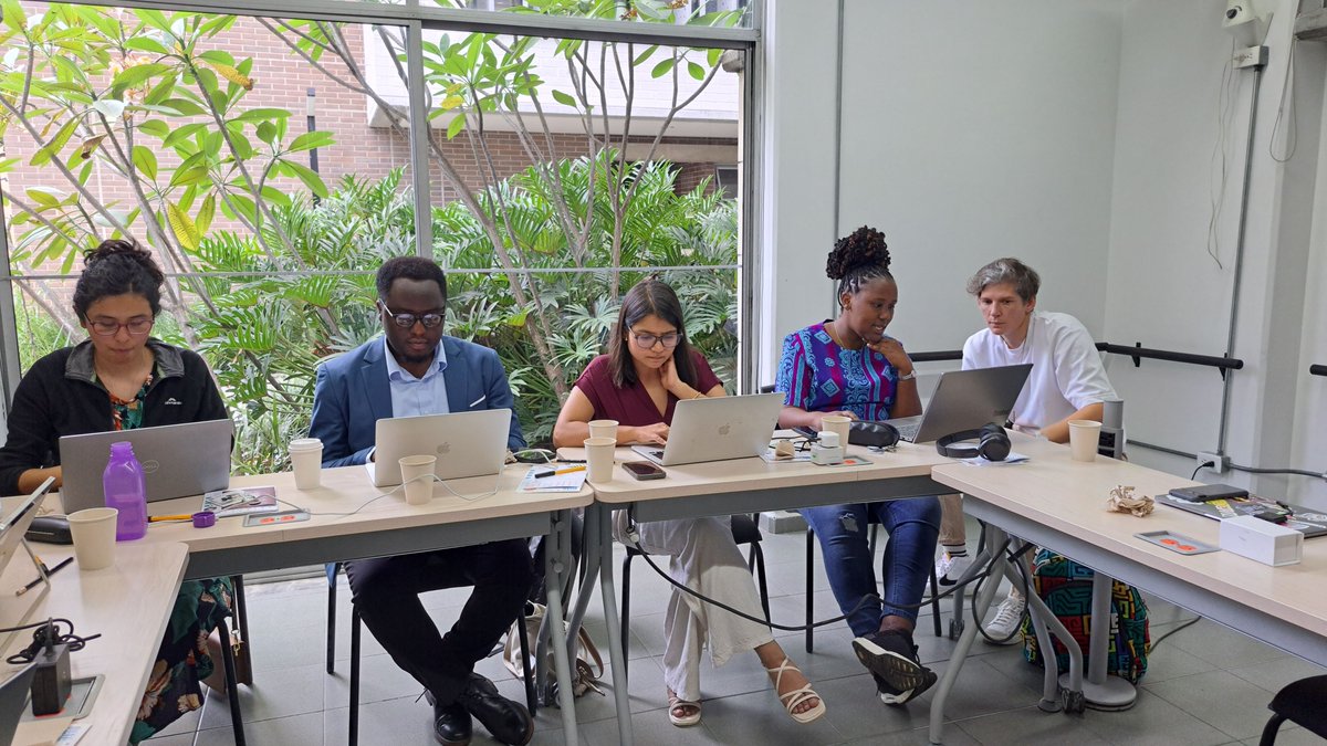 Data4SDGs's tweet image. 🤩 What a wonderful way to start the week, bringing together the 2024 #DataValues in Medellín for a workshop with @data4change!
👀 Dig deeper and read more about the program in the new blog with @CDACN buff.ly/3Z3XptP