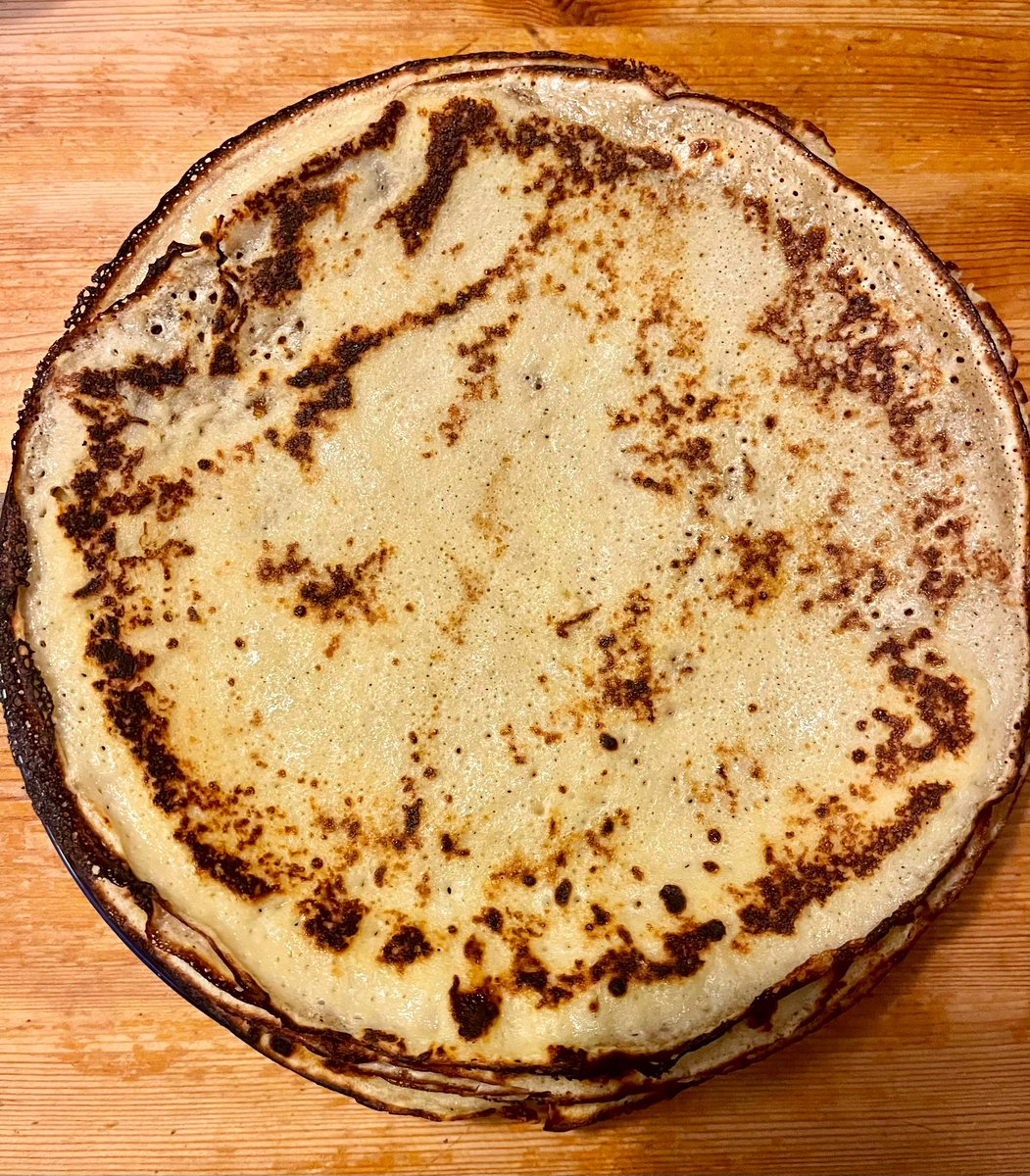 joukesp's tweet photo. #MondayLunch #LambCut #Carrots #GreenPeas #Potatoes #Pancakes
Quick & Simple lunch w leftover lamb cut & stewed carrots + green peas.
Cuvée GX by @ALTAALELLA, delicious garnacha, fruity, spicy, good acidity, length. Great wine!
89-91
Found time to make some delicious pancakes too https://t.co/fcYMxq4Ztv