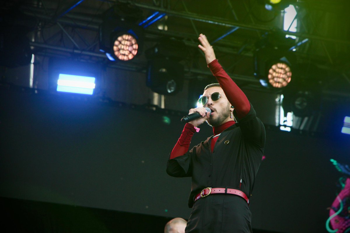 #RadiónicaEnRockAlParque  | 🎺 Burning Caravan, deslumbró con su inconfundible mezcla de jazz, rock, música gitana y latinoamericana. En cada escenario que pisan logran fusionar ritmos festivos con una poética melancólica en letras y melodías.