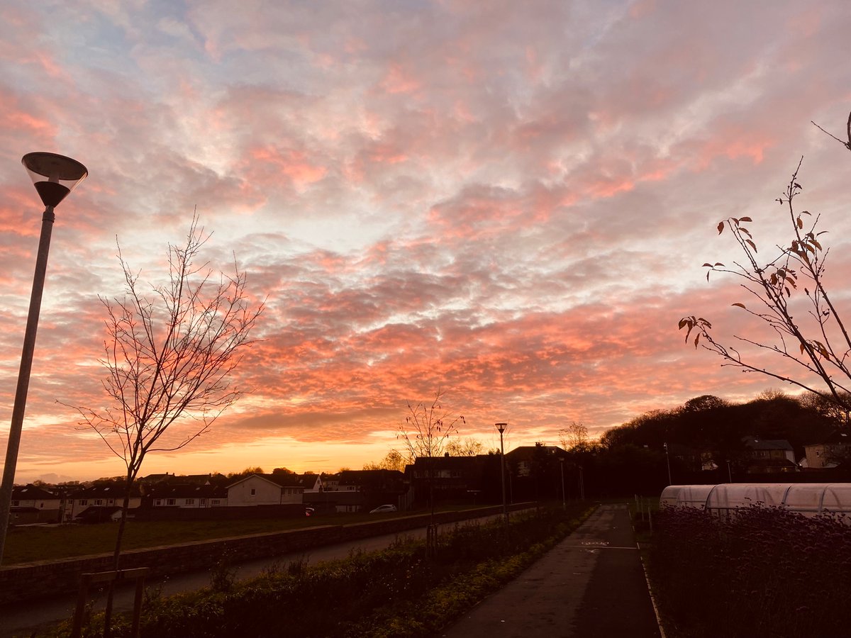 What a beautiful autumn sunset to welcome us at the end the school day today 💕 #Gratitude  #love #Monday <a href="/BoclairAcademy/">Boclair Academy</a>