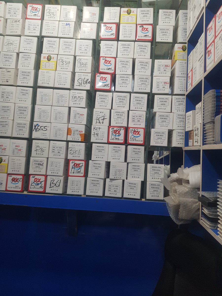 Chideraclem's tweet photo. @abazwhyllzz I sell phone screens replacement at alaba international market https://t.co/3iPFN2xdJg