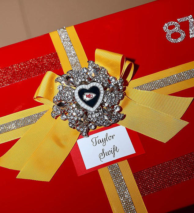 Prilly2's tweet photo. @becca_canada1 I think this is the gift that was recently given to her by the wife of the KC Chiefs last Monday...... https://t.co/vY5gwhE3nM