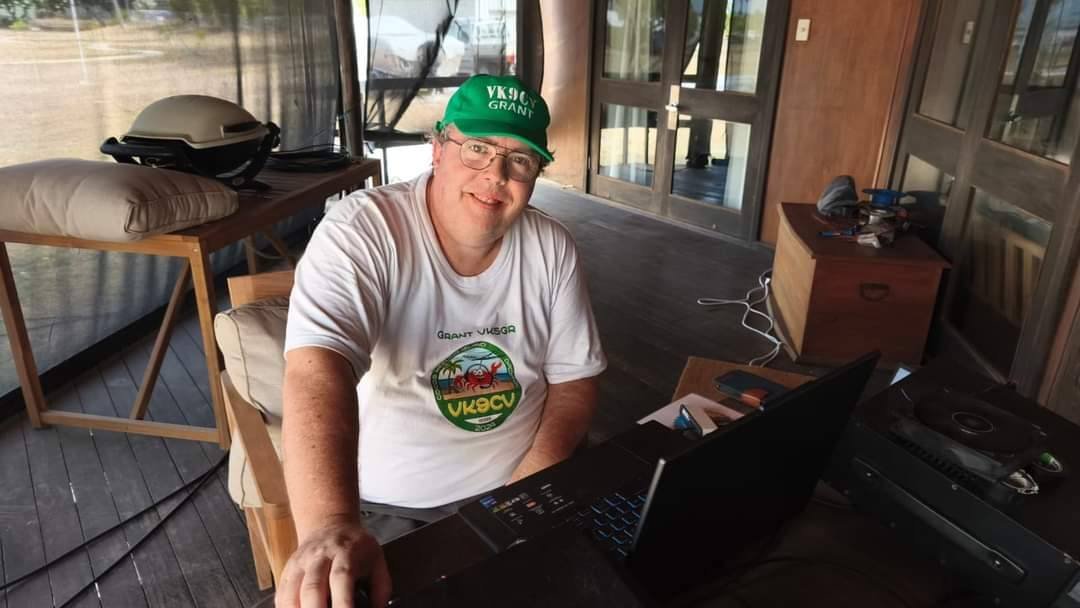 DX World.net tweet media